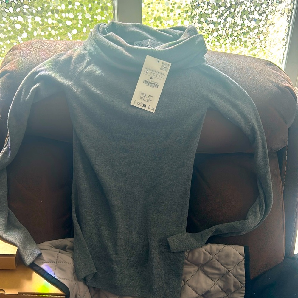 Zara gray sweater size S